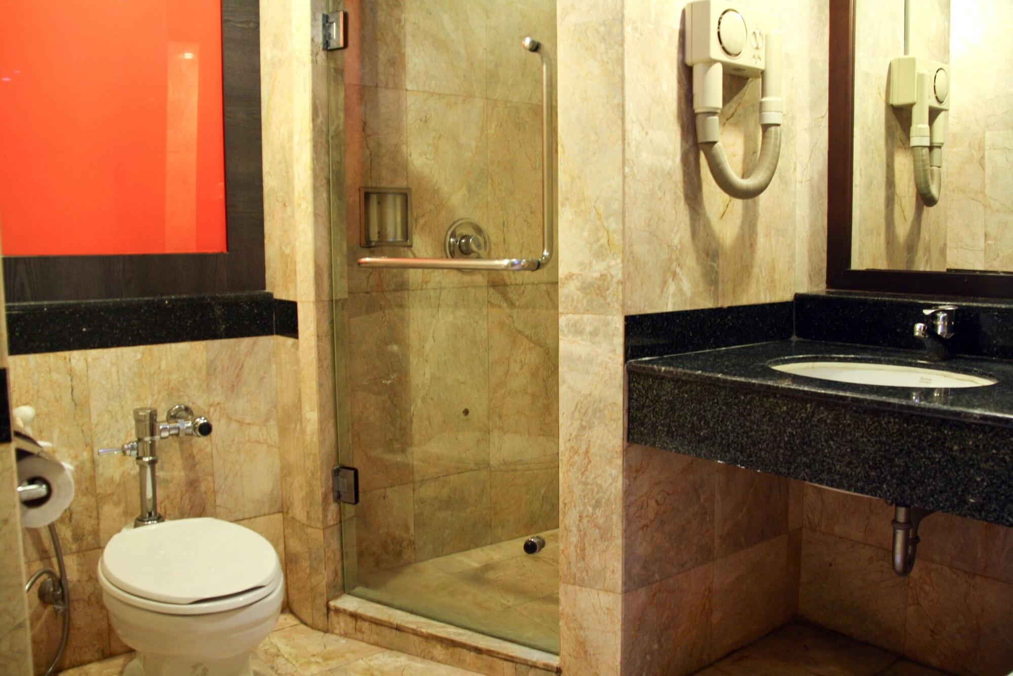 Bp Grand Suite Hotel Hatjaj Kültér fotó