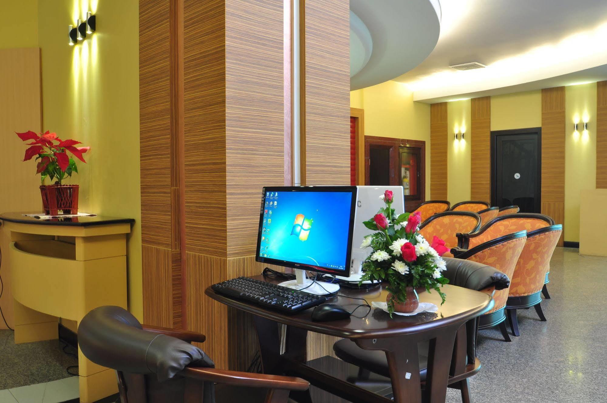 Bp Grand Suite Hotel Hatjaj Kültér fotó